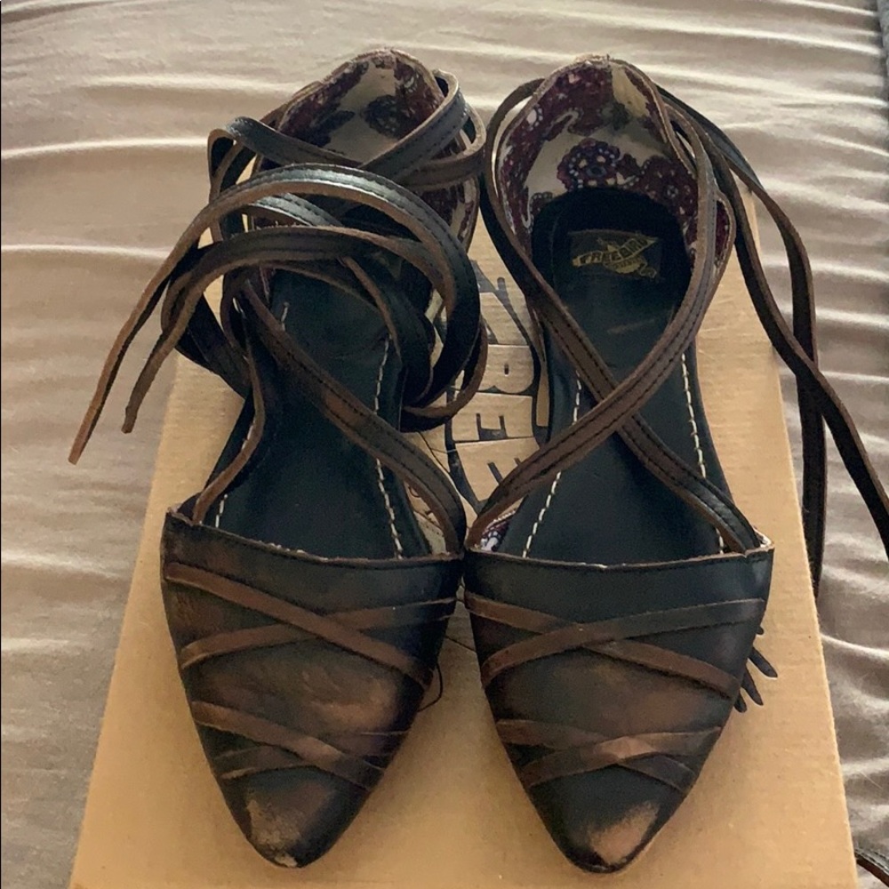 Erin black distressed